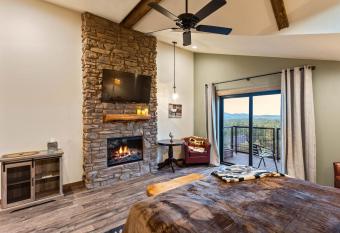 Lodge at 5600 has Balcony rooms