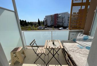 Super studio en r  sidence avec parking priv  e has Balcony rooms