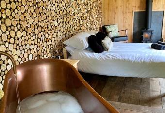 Bee Bole Cabin allows 18 year olds to book a room