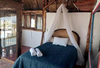 PH 2 hab Terraza rom  ntica con jacuzzi y mirador has rooms with a private hot tub