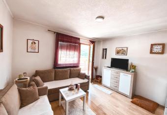 Apartman Slatki dom has Balcony rooms