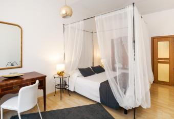 Hotel Porta Romana allows 18 year olds to book a room