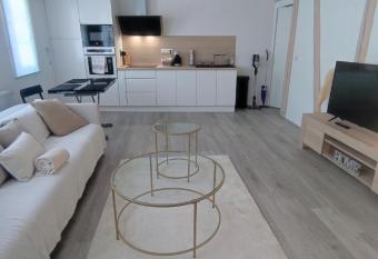 Sweet Home has rooms with a private hot tub