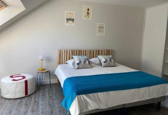 C  ur de Larmor, T2 Plein Centre, Vue Oc  an allows 18 year olds to book a room