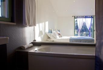 Vale De Ferreiros has Balcony rooms