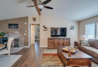 Amazing 3 Bed, 2 Bath Cabin b/t Flagstaff & Sedona has Balcony rooms