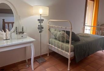 Le Mazet de choubouloute has Balcony rooms