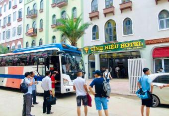 T  nh Hi   u Hotel has Smoking/Balcony rooms