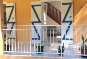 VILLA CHALEUREUSE ET TROPICAL has Balcony rooms