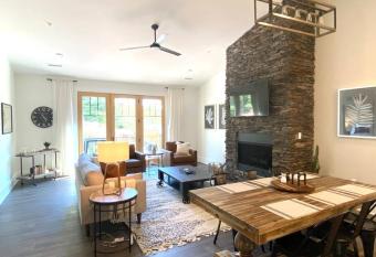 Heart of Blowing Rock w/Parking-Dogwood @Main&Pine? has Balcony rooms