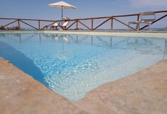 LA CASA DI CHIANNI La Pieve 2 has Balcony rooms