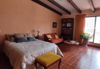 C  lido y acogedor en el coraz  n de San Crist  bal allows 18 year olds to book a room