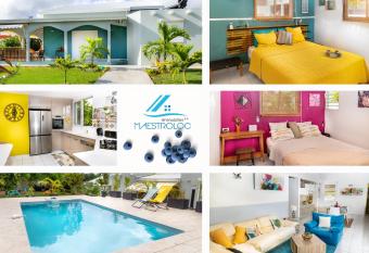 Villa L Artist en bord de mer avec piscine priv  e allows 18 year olds to book a room