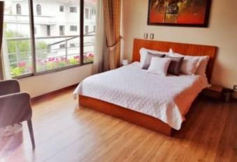 COMODA SUITE CENTRICA Cuenca allows 18 year olds to book a room