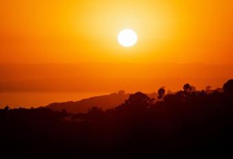 Malibu Sunset Getaway has Balcony rooms