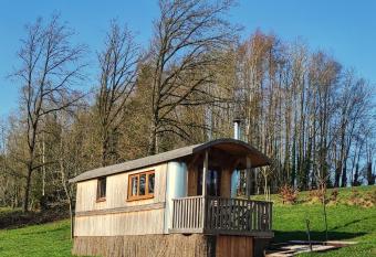 La RouLodge du Veilleur - H  tel Insolite allows 18 year olds to book a room