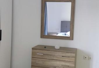 Alekos rooms and apartments has Balcony rooms