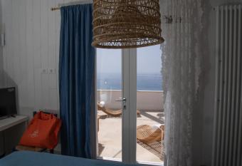 Dame del Mare allows 18 year olds to book a room