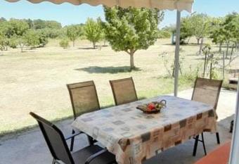 Aristoteles Apartments has Smoking/Balcony rooms