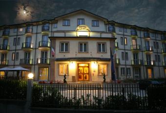 Hotel Valentino allows 18 year olds to book a room