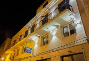 Isgr   Rooms has Balcony rooms