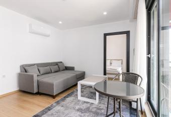 Oniks Comfort Suites allows 18 year olds to book a room