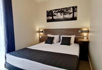 ESPERANCE HOTEL allows 18 year olds to book a room