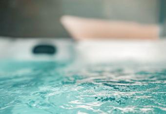 LOVE&SPA2 has rooms with a private hot tub