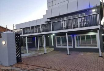 The Waves Of The Ocean has Balcony rooms
