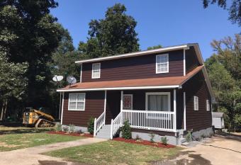 Secluded Cozy Newly Renovated Cabin home 3BR/2BA has Balcony rooms