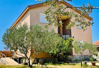 Apartman Tina has Balcony rooms