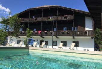 Residence Baumgartner allows 18 year olds to book a room