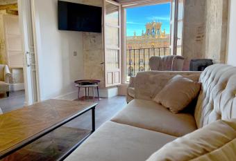 Apartamentos El Mirador del Poeta allows 18 year olds to book a room