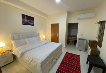 Rose city inn has Balcony rooms