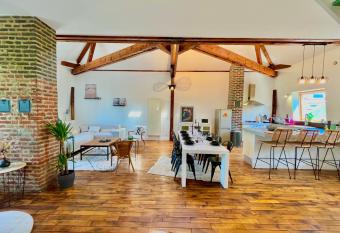 CARDINAL REIMS CENTRE allows 18 year olds to book a room