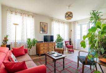 Strasbourg centre - quartier Gare & Petite France  has Balcony rooms