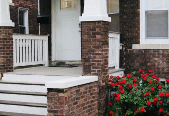 Charming 3 Bedroom has Balcony rooms