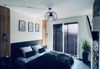 Louisiana - Chambre privative allows 18 year olds to book a room