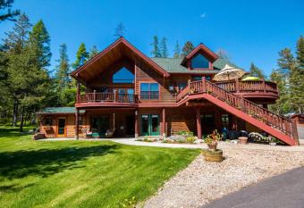 Wood's Lodge has Balcony rooms