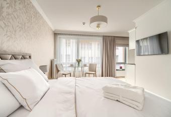 APARTAMENT STARE MIASTO UL. WIELKA ODRZA  SKA SZCZECIN allows 18 year olds to book a room