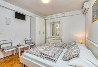 Matea Rooms has Balcony rooms