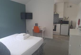 Cozy Crib - 1 Bed Studio allows 18 year olds to book a room