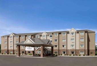 Microtel Inn & Suites by Wyndham St Clairsville/Wheeling allows 18 year olds to book a room