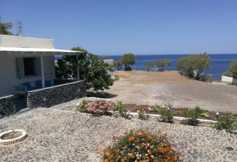 Hilltop Serenity Villa has Balcony rooms