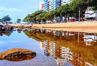 Vem pra c  ! Localiza    o Privilegiada! allows 18 year olds to book a room