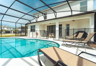 Designers Choice 5 Bedroom With Pool, Hot Tub, Sleeps 15 has Balcony rooms