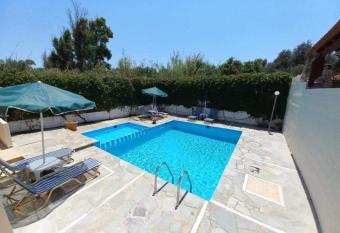 Casa Constans allows 18 year olds to book a room