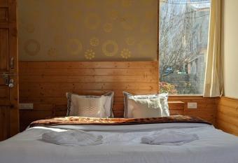 Phabrang home 2bhk has Balcony rooms