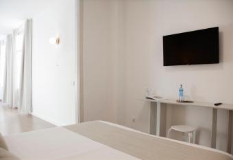 Divino Hotel allows 18 year olds to book a room