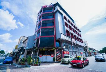 SP Star Hotel allows 18 year olds to book a room